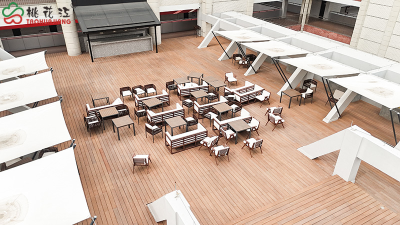 美紋超然竹板鋪裝的平臺(tái) 美紋超然竹板鋪裝的平臺(tái)