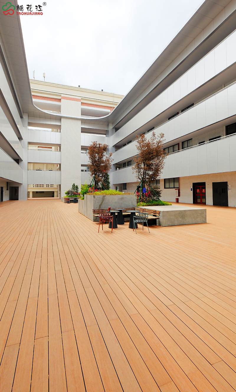 美紋超然竹板鋪裝的平臺(tái) 美紋超然竹板鋪裝的平臺(tái)